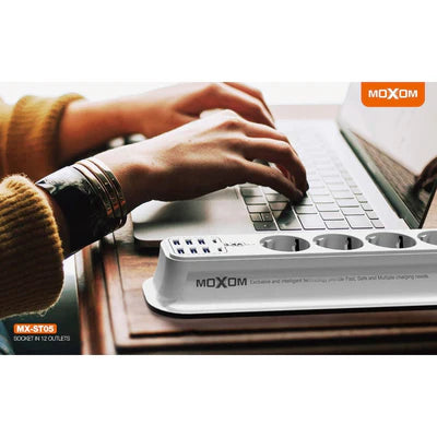 Moxom MX-ST05 Safety power strip with 4 Sockets & 8 USB Ports(6x USB, 2x USB Type-C)